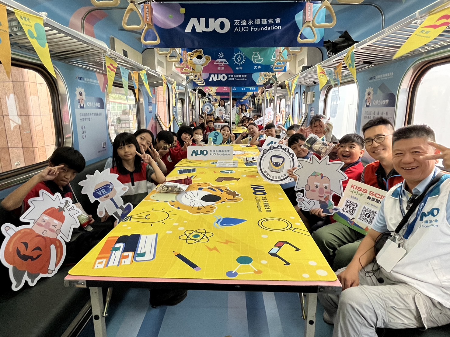 G22恒峰永續基金會參與「臺灣科普環島列車」，設計基礎科學車廂課程，以「淨零碳排和永續能源」為主題，讓學生透過創意實驗認識淨零知識，以及思考生活中的減碳行為